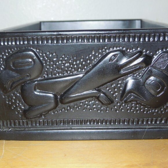Vintage Carved Black Resin Trinket Box Haida Native Art Pacific West Coast - Picture 2 of 10